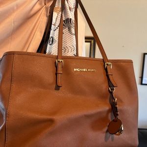 Used Michael Kors bag and wallet